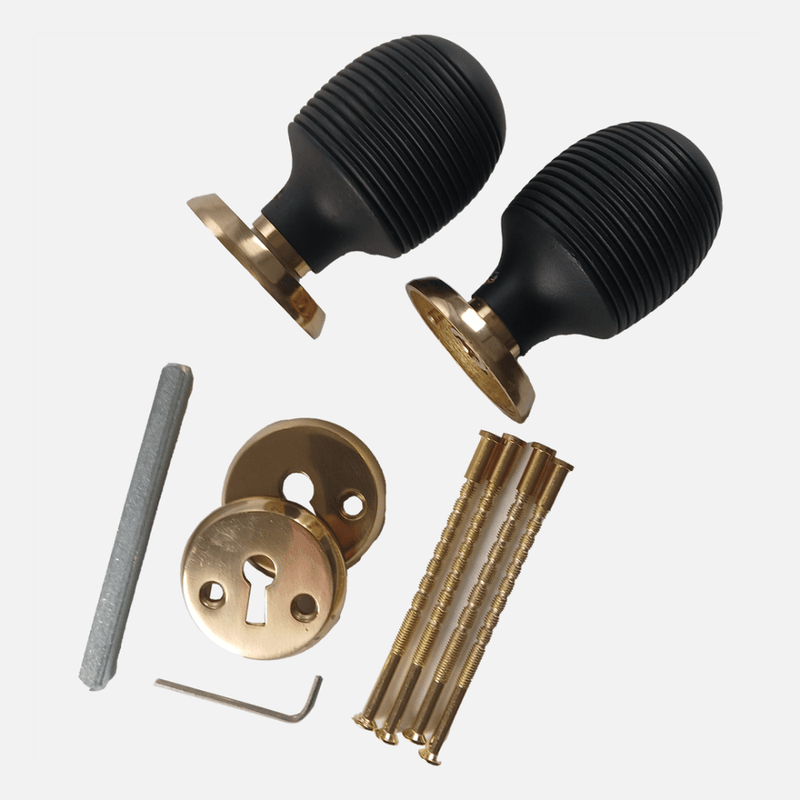 Dørvrider Mathilde – en harmonisk kombinasjon av akasietre og messing