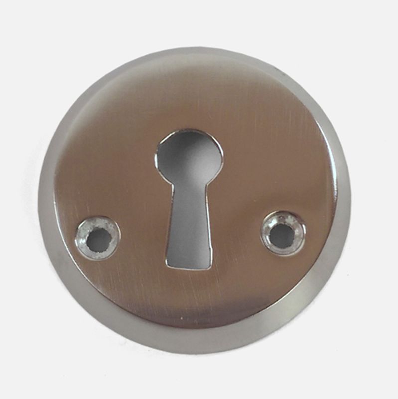 Dørvrider Mathea – formfullendt forening av akasietre og messing